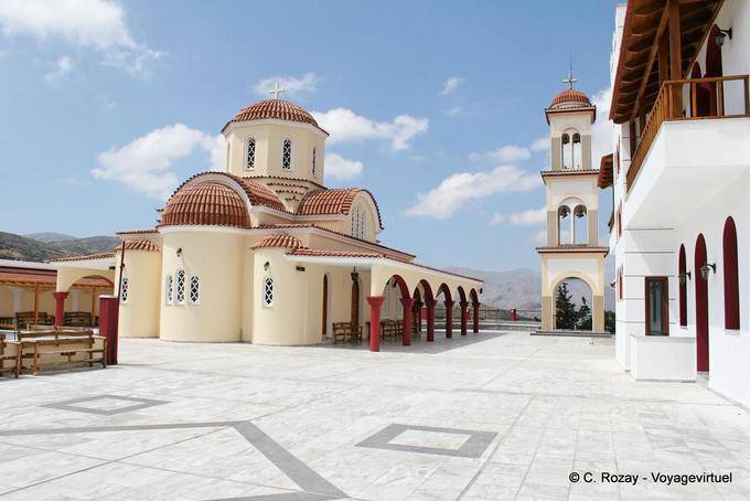 Spili, l'église et le clocher d'Agios Raphail, dans l'évêché au centre du monastère - Crète, Grèce