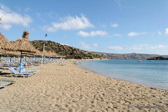 Relax et parasols sur la plage de Vaï - Crète, Grèce