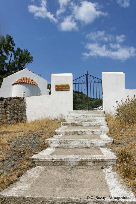 Entrée de l'église Aghia Paraskevi, Voutas - Crète, Grèce