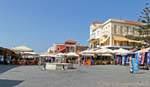Santrivani, la place de Mavrovounio (aujourd'hui El Venizelos) avec fontaine de marbre, Chania (La Canée), Crète.