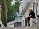 Attente sur un banc de pierre au Lasithi, Crète.