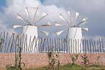 Reproduction d'éoliennes typiques du Lassithi à l'Homo-sapiens museum, Crète.