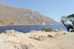 Terre sèche, roche pelée et mer outremer, Loutro, Crète.