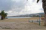 Rethymno, la grande plage au centre de la ville de Réthymnon, Crète.