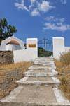 Entrée de l'église Aghia Paraskevi, Voutas, Crète.