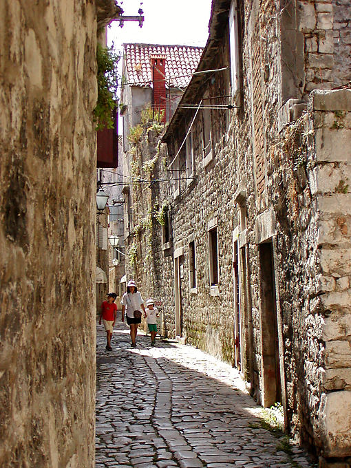 Trogir, ruelle pavée médiévale - Croatie