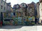 Tags sur les murs et vieille maison, Split, Croatie.