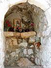 Petite chapelle sur le chemin du bord de mer, Starigrad, Croatie.