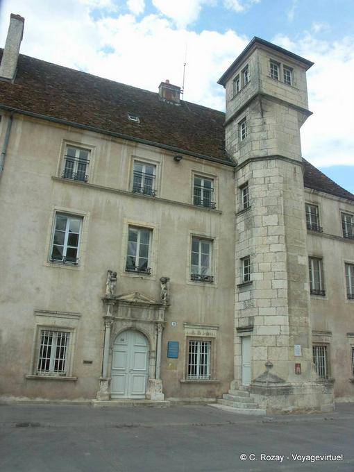 Tour-escalier vers les halles, Dole - France