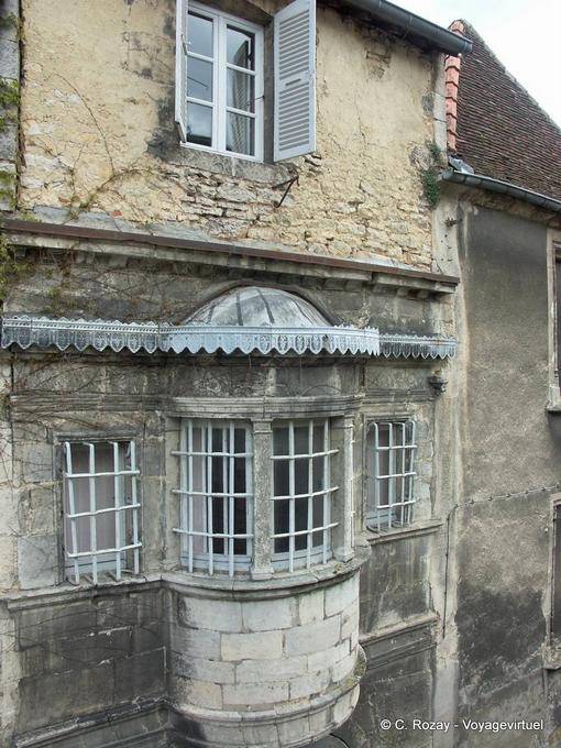 Fenêtres Rue du Parlement, Dole - France