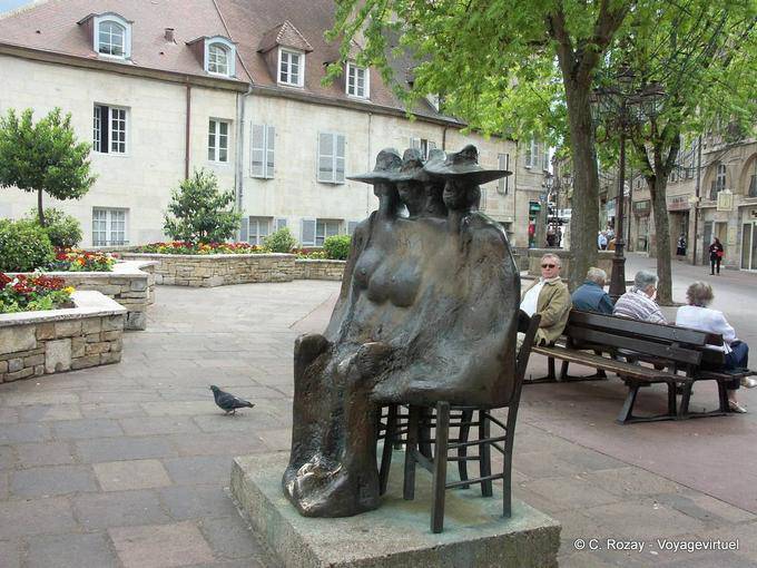Les commères de Jens Böettcher, statue sur place aux Fleurs, Dole - France