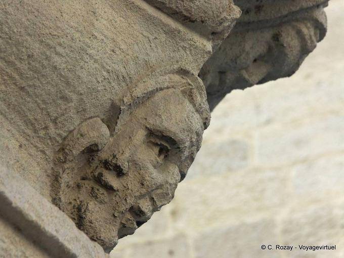 Sculpture d'angle Hôtel-Dieu, Dole - France