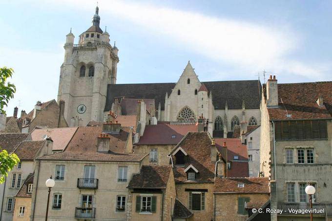 Habitat au pied de la collégiale, Dole - France
