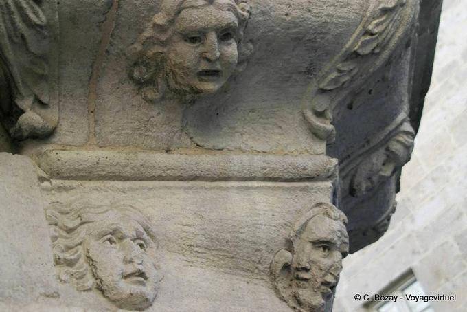 Visages en bas-relief, Dole - France
