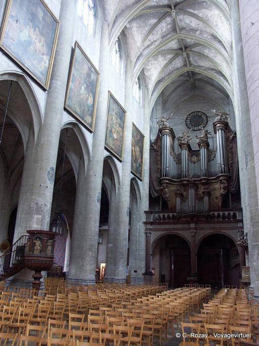 Grandes orgues s'appuyant sur le jubé de le Rupt de la collégiale Notre-Dame, Dole - France