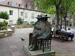 Les commères de Jens Böettcher, statue sur place aux Fleurs, Dole, France.