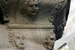 Visages en bas-relief, Dole, France.