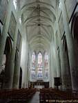 Nef de la basilique Notre-Dame de Dole, France.