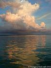 Reflet de nuage d'orage sur la mer des Caraibes, Boca Chica, Rép. Dominicaine.