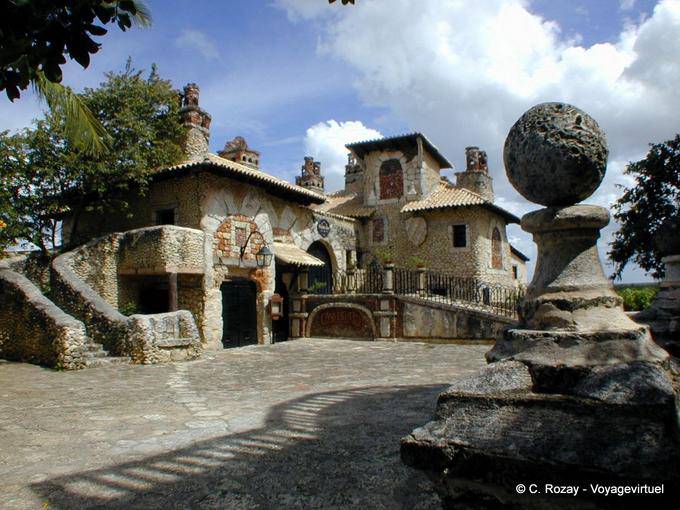 Casa del Rio, maison fantasmatique d'Altos de Chavón - Rép. Dominicaine