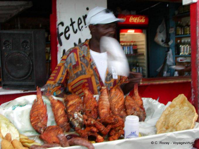 Vendeur de poisson frit et grillé, Boca Chica - Rép. Dominicaine