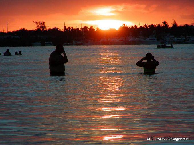 Bain du soir au coucher du soleil, Boca Chica - Rép. Dominicaine