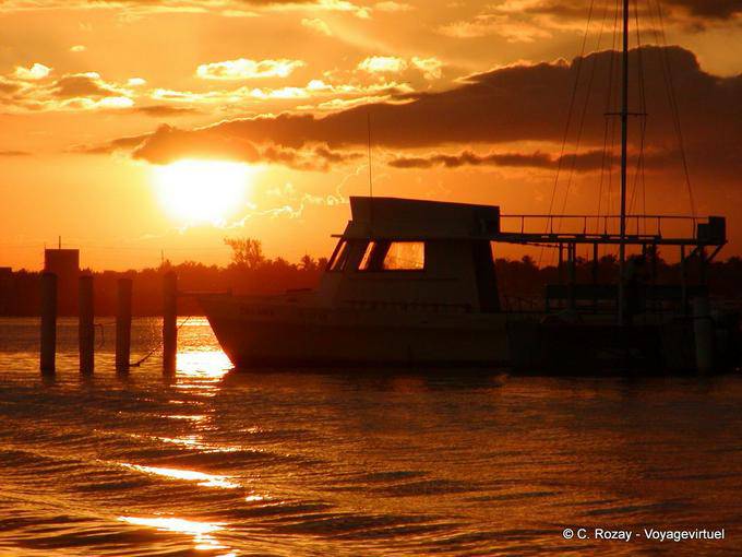 Coucher de soleil d'or sur Banzai depuis Boca Chica - Rép. Dominicaine