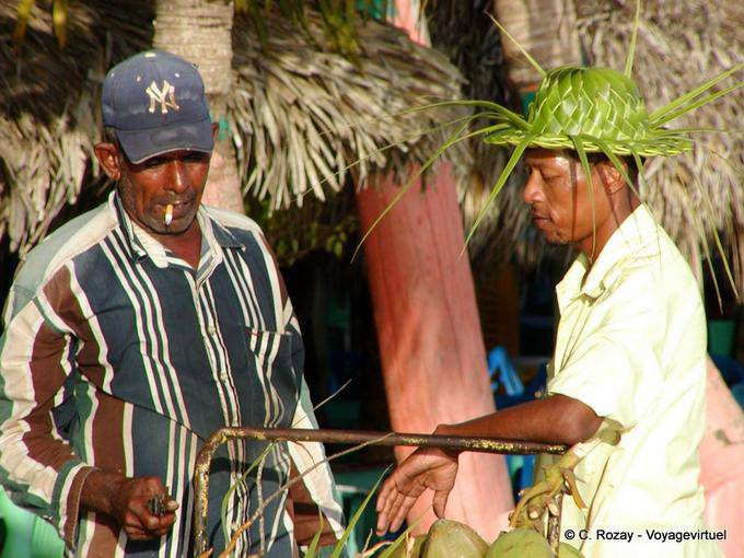 Vendeur de noix de coco, Boca Chica - Rép. Dominicaine