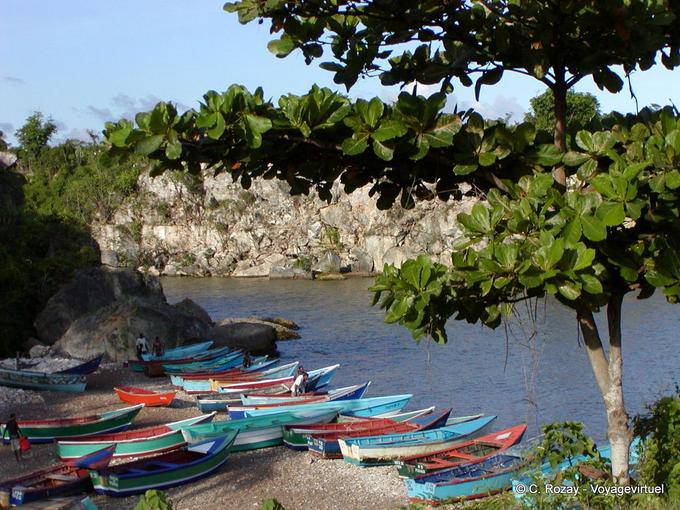 Panorama sur le minuscule port et ses barques, Boca de Yuma - Rép. Dominicaine