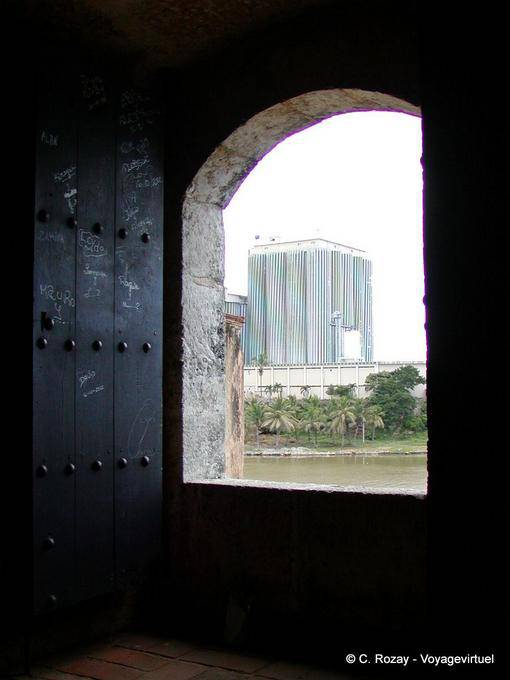 Modernité sur les hauts de l'Ozama River, Santo Domingo - Rép. Dominicaine