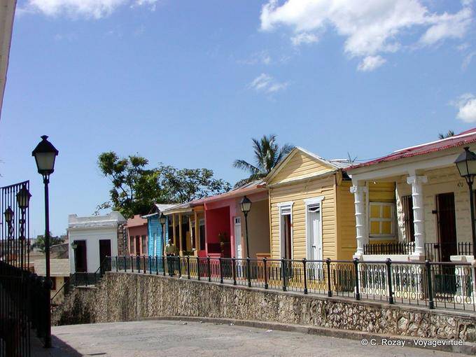 Maisons de couleur, Cuesta de la Hosto, Santo Domingo - Rép. Dominicaine
