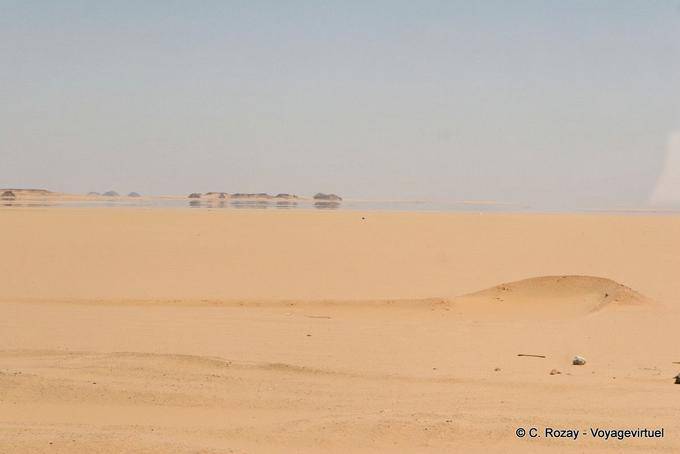 Mirage sur la route d'Abou Simbel - Égypte