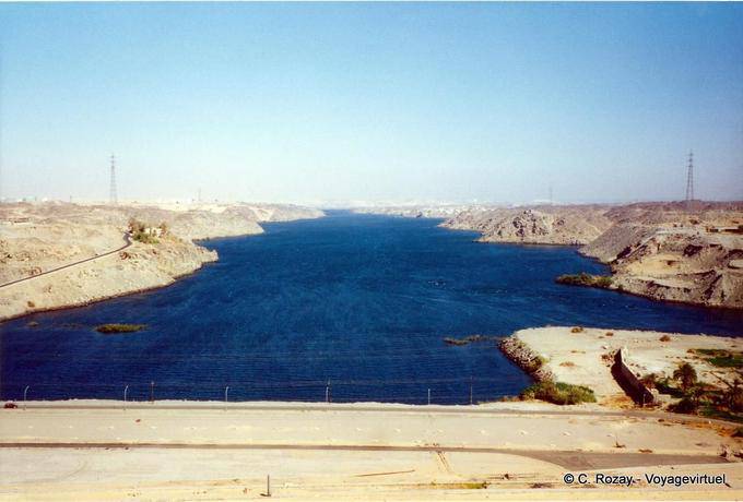 En-dessous du Al Sad Al Aali, haut barrage, Assouan - Égypte