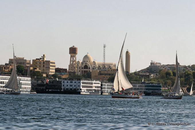 Cathédrale copte vue depuis le Nil, Assouan - Égypte
