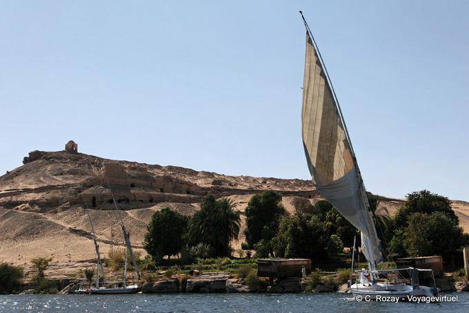 A la voile sous le Qoubbet el-Hawa, Assouan - Égypte