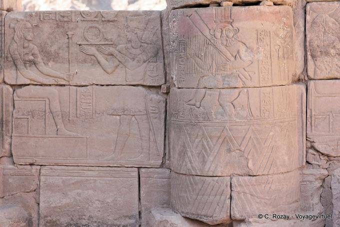 Détail des reliefs, temple d'Hathor, Philae - Égypte