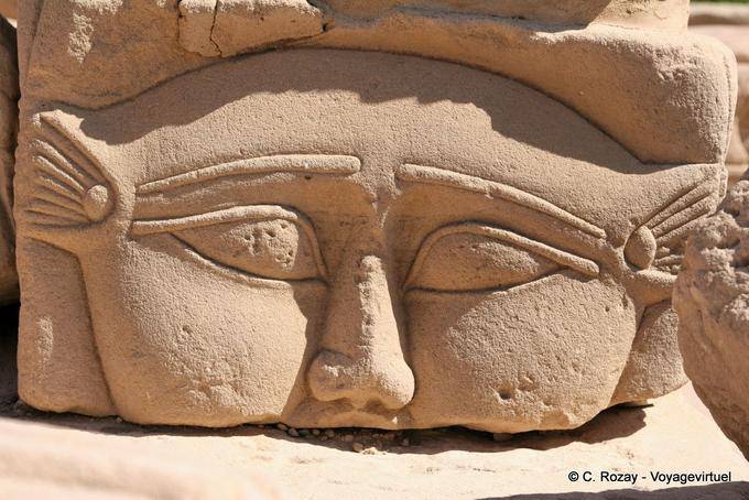 Les yeux de la déesse Hathor, Temple de Philae - Égypte