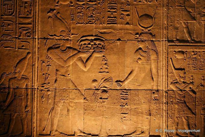 Offrande (bas-relief), Temple de Philae - Égypte