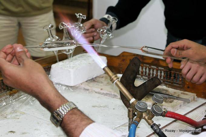 Chauffe du verre, verrier d'Assouan - Égypte
