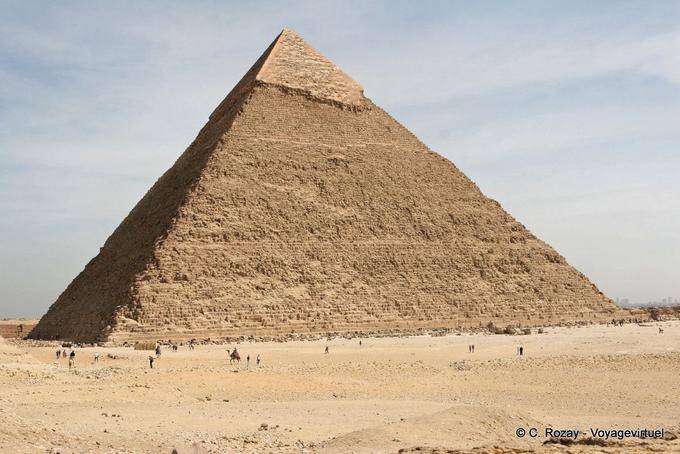 Pyramide de Khéphren: les faces sont orientées suivant les quatre points cardinaux - Égypte