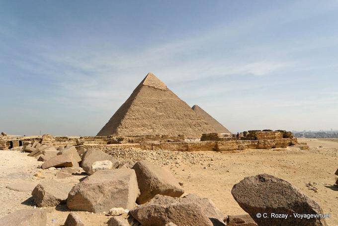 Blocs de calcaire et pyramides en enfilade, Gizeh - Égypte