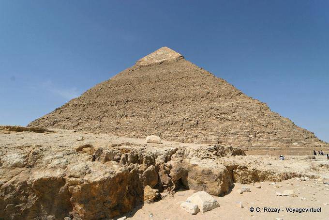 La Pyramide de Khafras vue depuis le ras du sol, Gizeh - Égypte