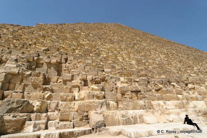 Petitesse de l'homme et grandeur de son oeuvre, Pyramide de Chéops - Égypte