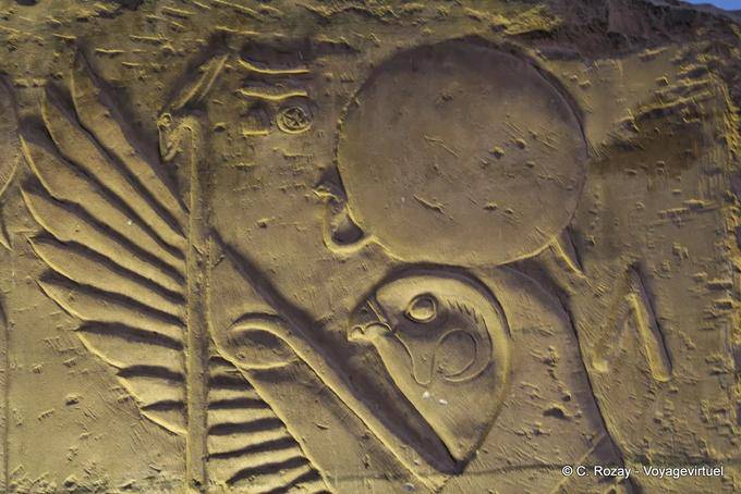 Figure de Horus Râ, bas-relief, temple de Kôm Ombo - Égypte