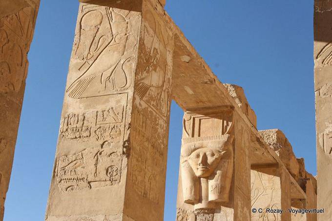Colonnade carrée de la chapelle d'Hathor, temple d'Hatchepsout - Égypte