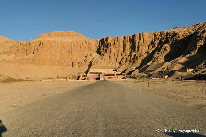 Panorama sur le site de Deir el-Bahari - Égypte