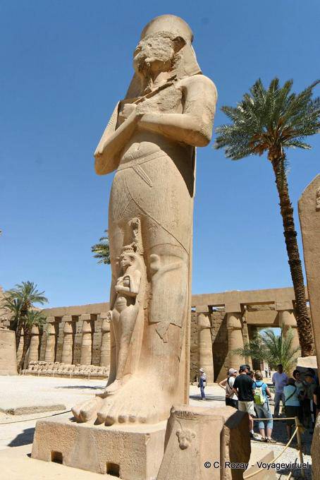 Statue de Ramsès II usurpé par Pinedjem I, temple de Karnak - Égypte
