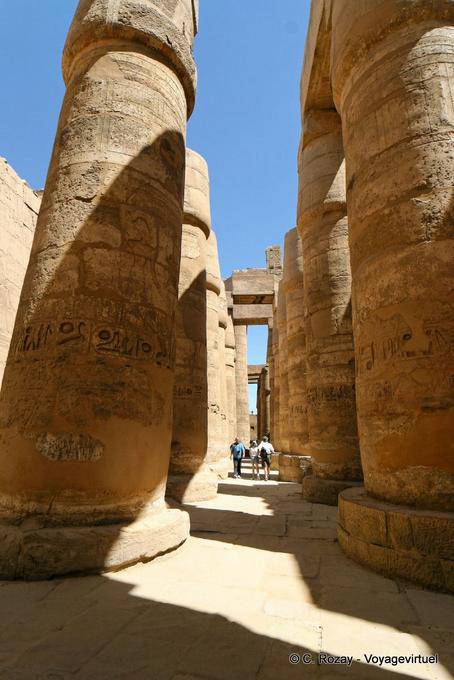 Fûts de colonnes papyriformes, Cité d'Amon-Rê, temple de Karnak - Égypte
