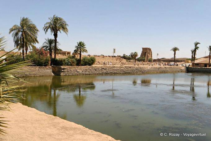 Le lac sacré du temple de Karnak - Égypte