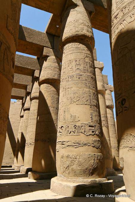 Chapiteau lotiforme, temple de Karnak - Égypte
